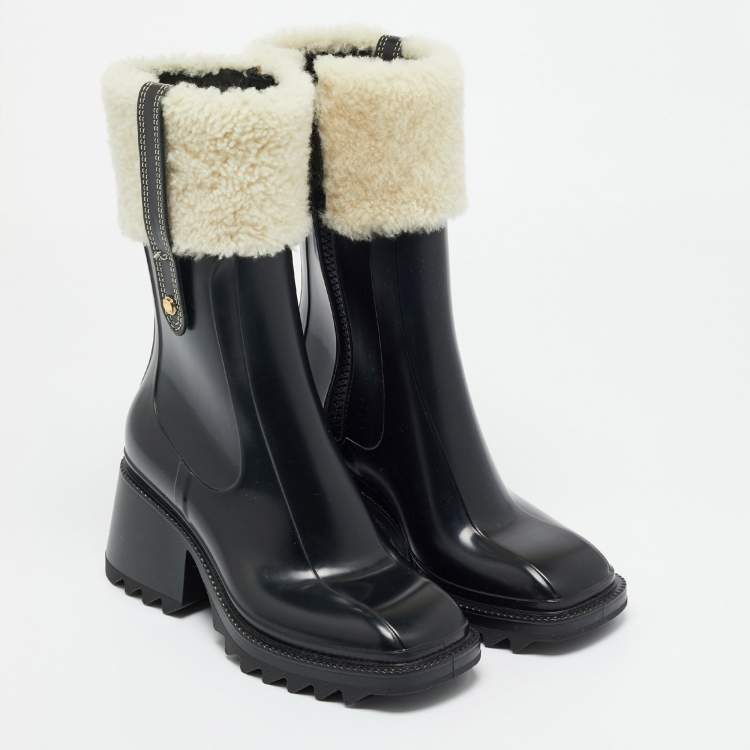 Pre Owned Chloé Black Rubber and Shearling Fur Betty Rain Boots Size 36