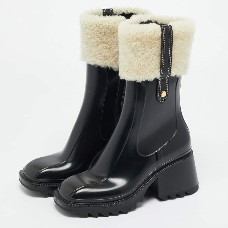Pre Owned Chloé Black Rubber and Shearling Fur Betty Rain Boots Size 36