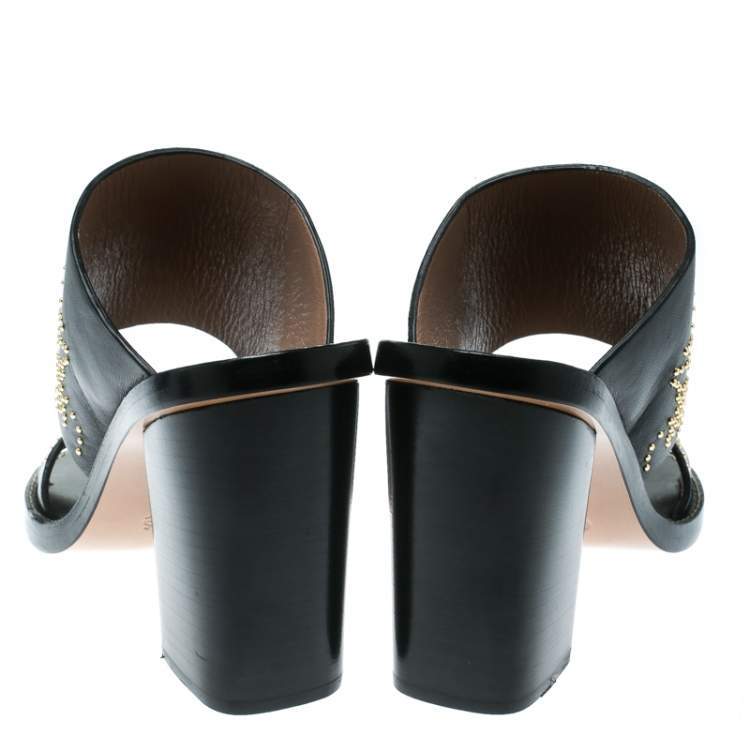 مملوكة مسبقًا Chloe Black Leather Studded Sandals Size 36