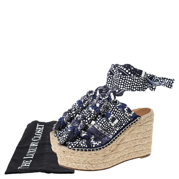 مملوكة مسبقًا Chloe Blue Floral Printed Canvas Espadrille Wedge Platform Peep Toe Sandals Size 38