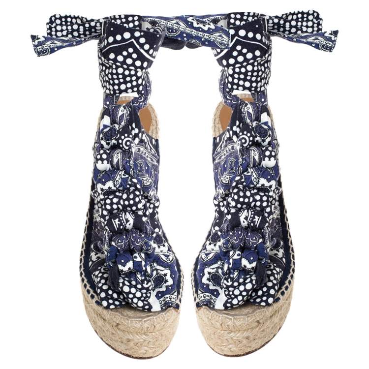 مملوكة مسبقًا Chloe Blue Floral Printed Canvas Espadrille Wedge Platform Peep Toe Sandals Size 38