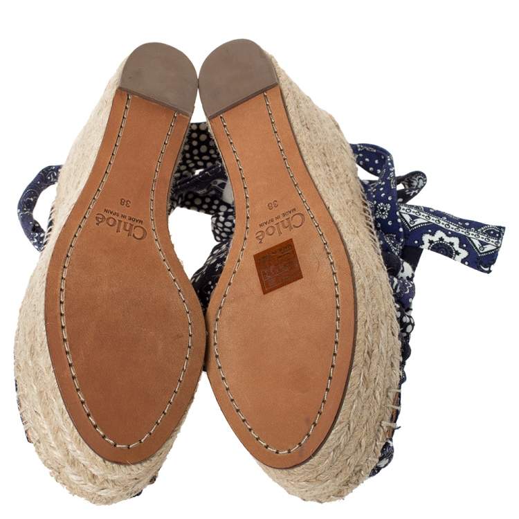 مملوكة مسبقًا Chloe Blue Floral Printed Canvas Espadrille Wedge Platform Peep Toe Sandals Size 38