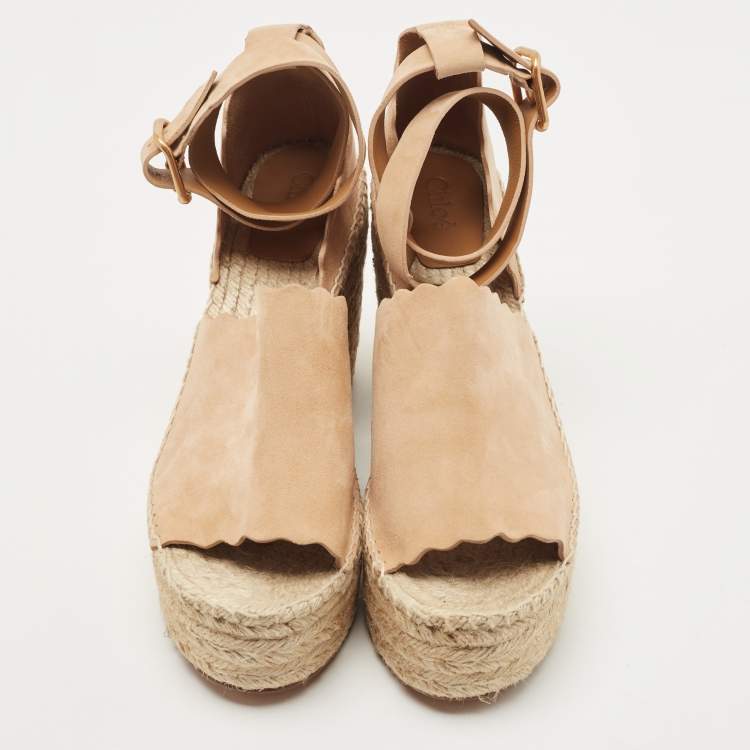 مملوكة مسبقًا Chloe Beige Suede Scalloped Trim Lauren Ankle Wrap Flatform Espadrille Sandals Size 41
