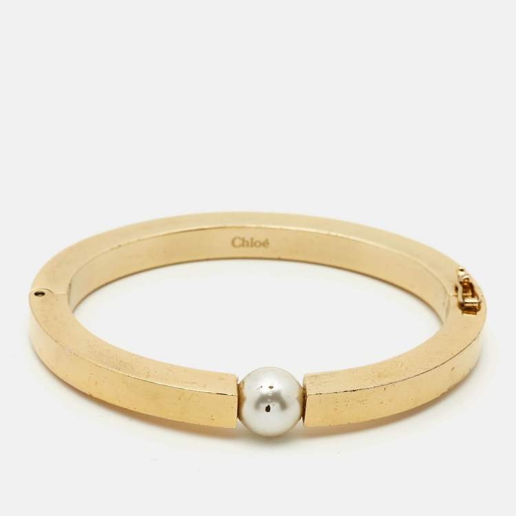 مملوكة مسبقًا Chloé Darcy Faux Pearl Bangle Bracelet