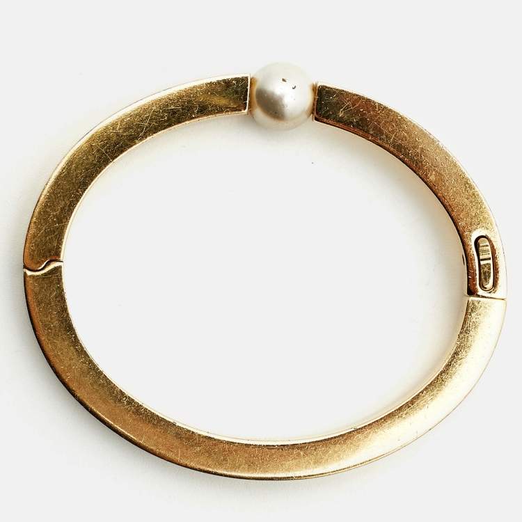 مملوكة مسبقًا Chloé Darcy Faux Pearl Bangle Bracelet