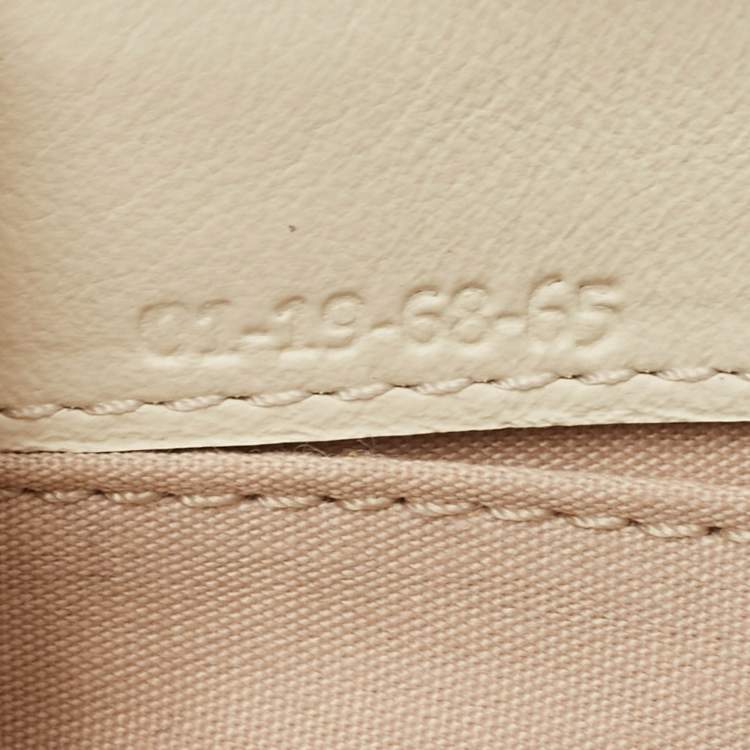 Pre Owned Chloe Off White Leather Vick Zip Pouch