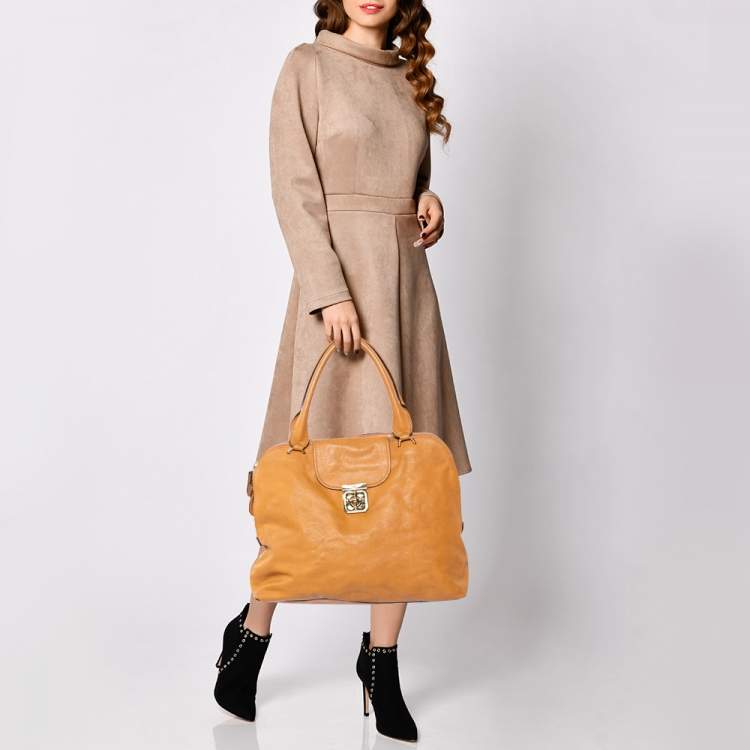 مملوكة مسبقًا Chloe Orange Leather Large Elsie Bowling Bag