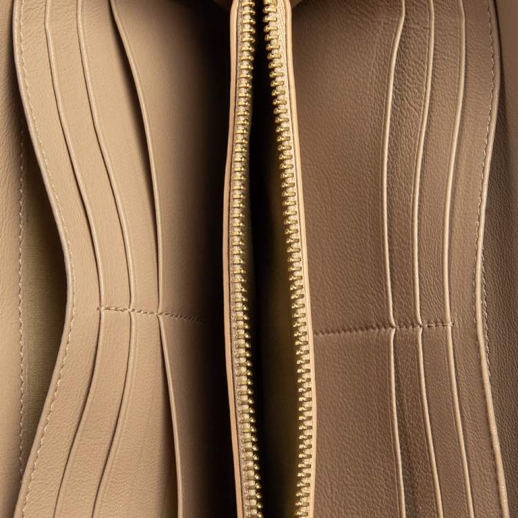 Pre Owned Chloe Beige/Gold Leather Baylee Zip Around Wallet