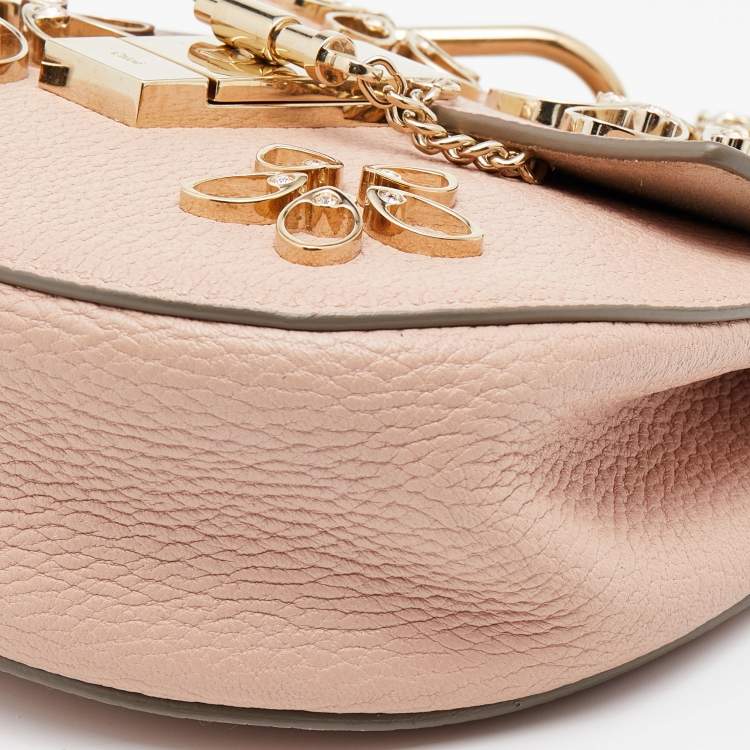 مملوكة مسبقًا Chloe Pink Leather Floral Metal Embellished Mini Drew Crossbody Bag
