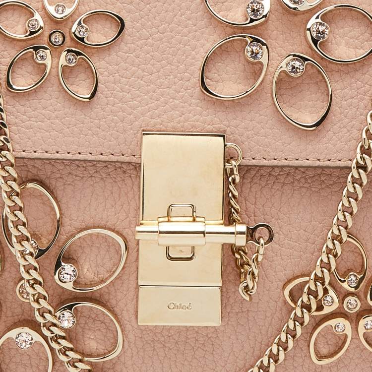 مملوكة مسبقًا Chloe Pink Leather Floral Metal Embellished Mini Drew Crossbody Bag