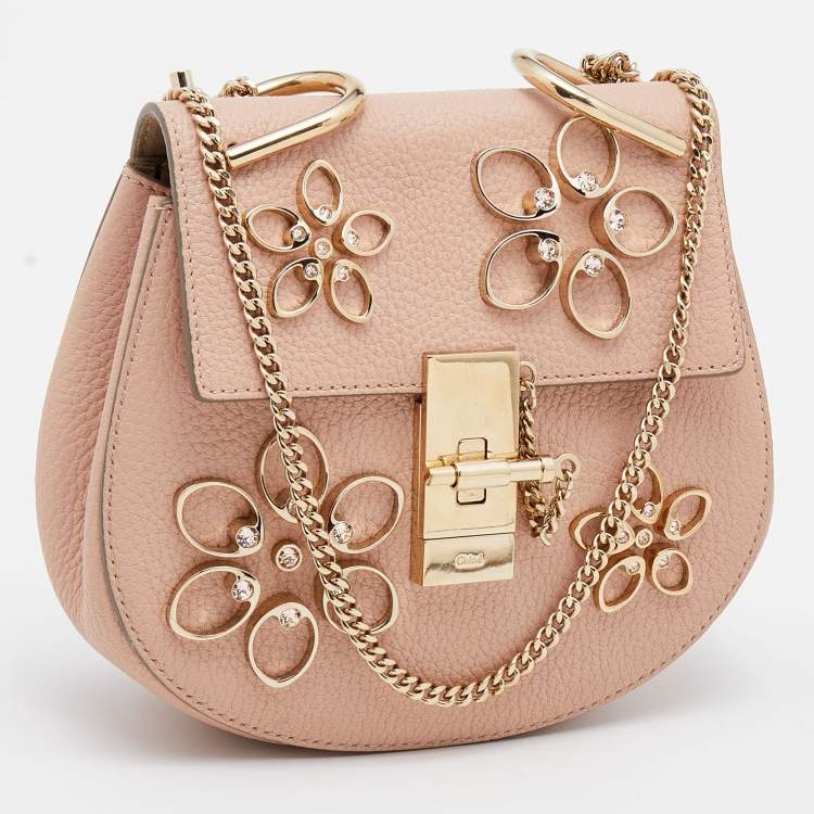 مملوكة مسبقًا Chloe Pink Leather Floral Metal Embellished Mini Drew Crossbody Bag