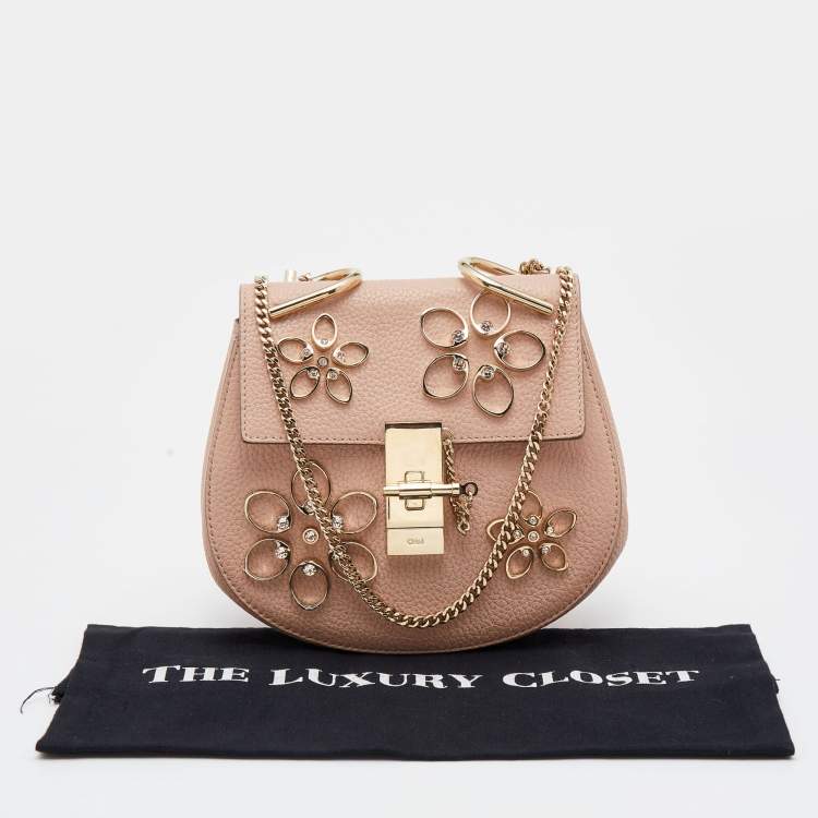 مملوكة مسبقًا Chloe Pink Leather Floral Metal Embellished Mini Drew Crossbody Bag
