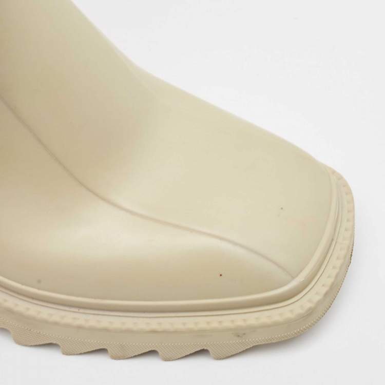 Pre Owned Chloe Cream Rubber Betty Rain Boots Size 38