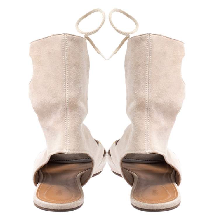 مملوكة مسبقًا Chloe Beige Suede Gladiator Ankle Wrap Flap Sandals Size 38.5