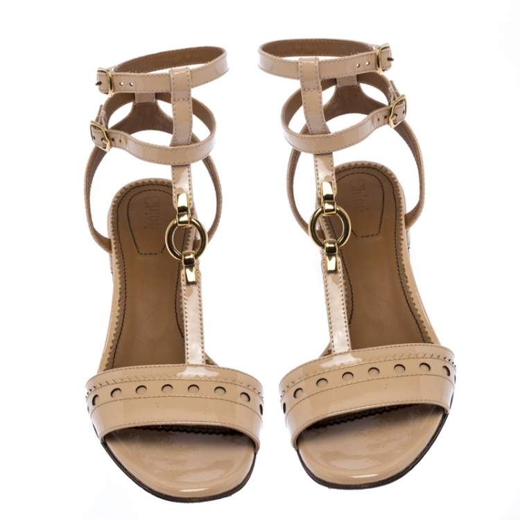 مملوكة مسبقًا Chloe Beige Brogues Patent Leather Perry T Strap Sandals Size 38