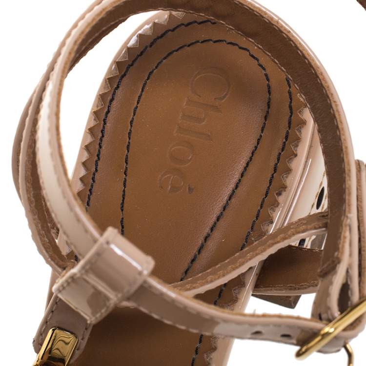 مملوكة مسبقًا Chloe Beige Brogues Patent Leather Perry T Strap Sandals Size 38