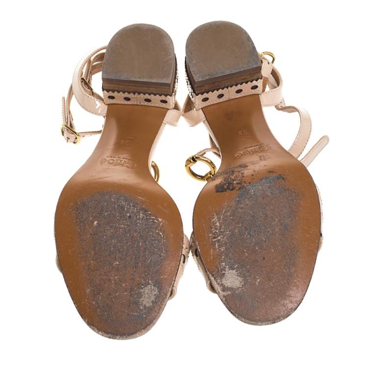 مملوكة مسبقًا Chloe Beige Brogues Patent Leather Perry T Strap Sandals Size 38