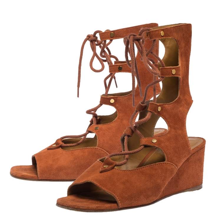 مملوكة مسبقًا Chloe Orange Suede Leather Lettonia Gladiator Wedge Sandals Size 37.5