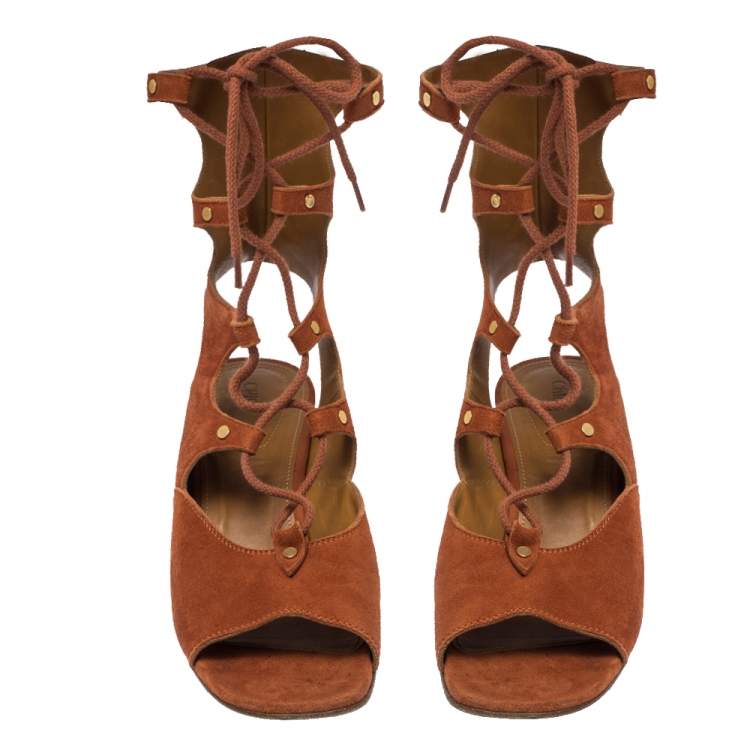 مملوكة مسبقًا Chloe Orange Suede Leather Lettonia Gladiator Wedge Sandals Size 37.5