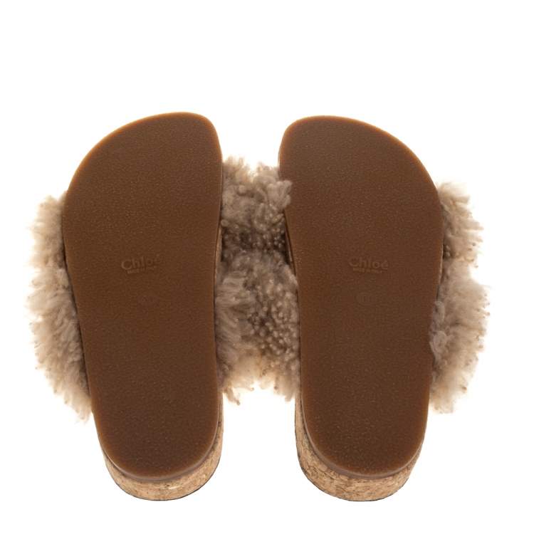 مملوكة مسبقًا Chloe Beige Shearling Slide Sandals Size 41