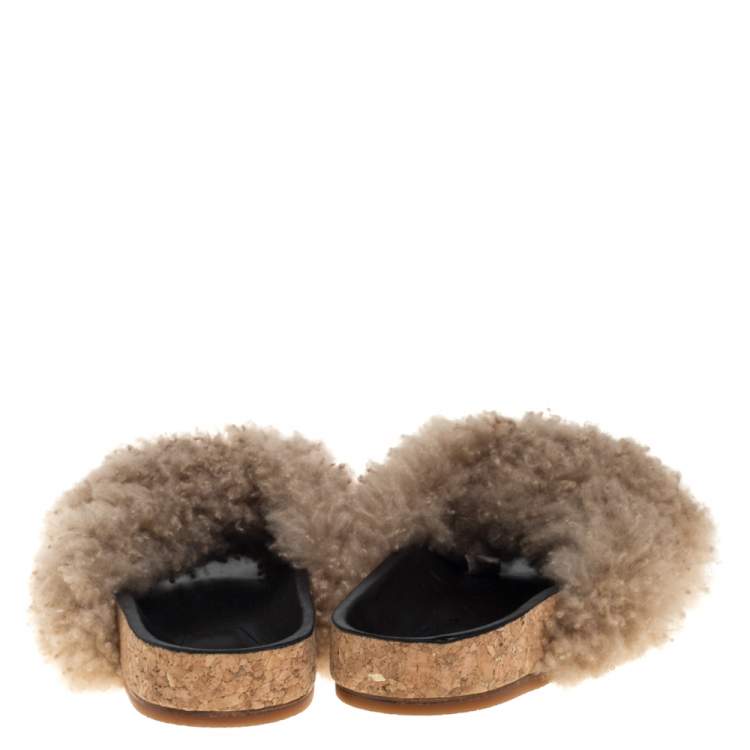 مملوكة مسبقًا Chloe Beige Shearling Slide Sandals Size 41