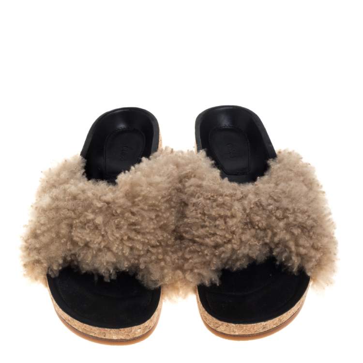مملوكة مسبقًا Chloe Beige Shearling Slide Sandals Size 41