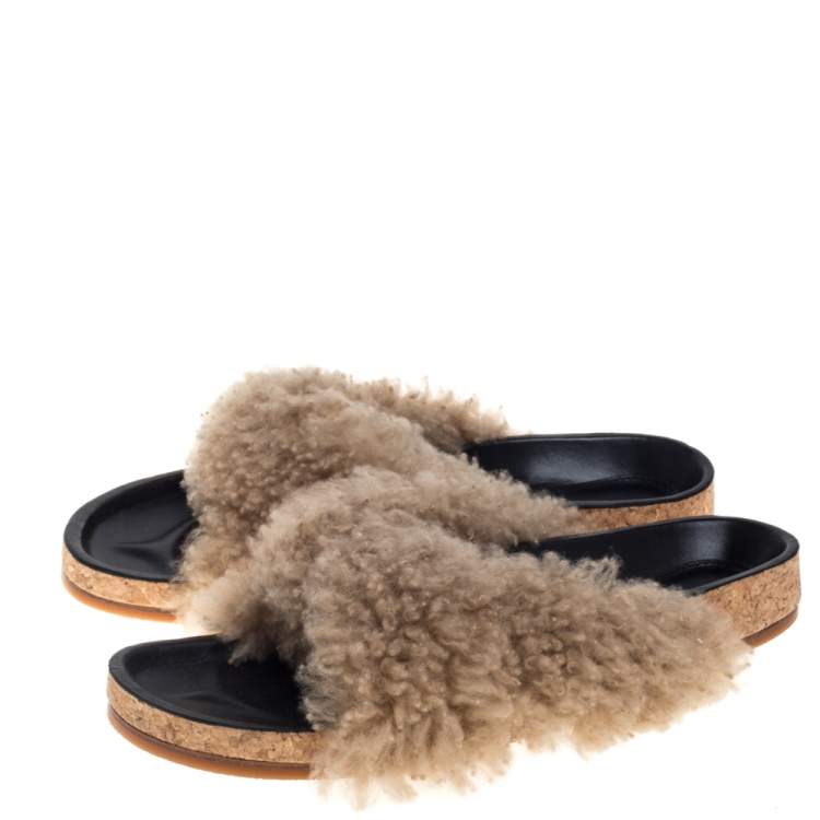 مملوكة مسبقًا Chloe Beige Shearling Slide Sandals Size 41