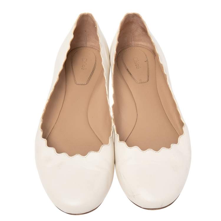 مملوكة مسبقًا Chloe White Leather Lauren Scalloped Ballet Flats Size 38
