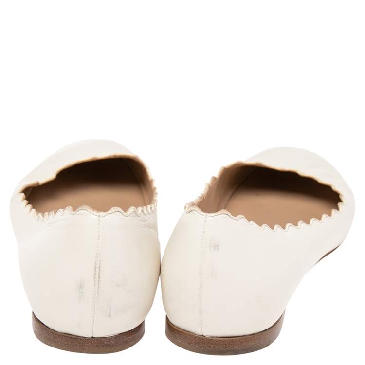 مملوكة مسبقًا Chloe White Leather Lauren Scalloped Ballet Flats Size 38