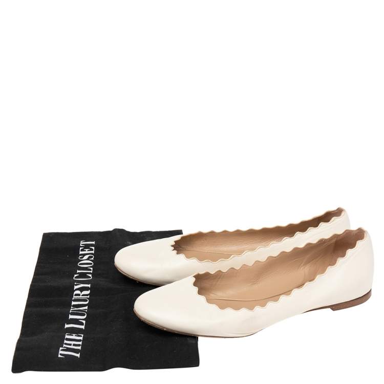 مملوكة مسبقًا Chloe White Leather Lauren Scalloped Ballet Flats Size 38