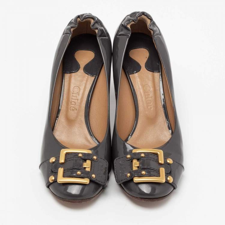 Pre Owned Chloe Grey Patent Leather Gold Buckle Block Heel Pumps Size 38.5