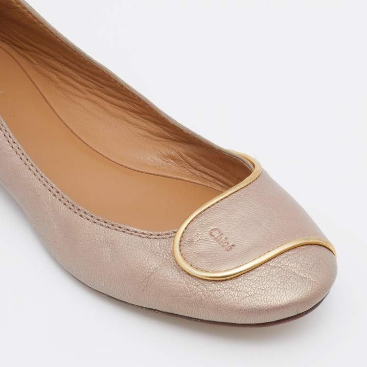 مملوكة مسبقًا Chloe Metallic Beige Leather Ballet Flats Size 39