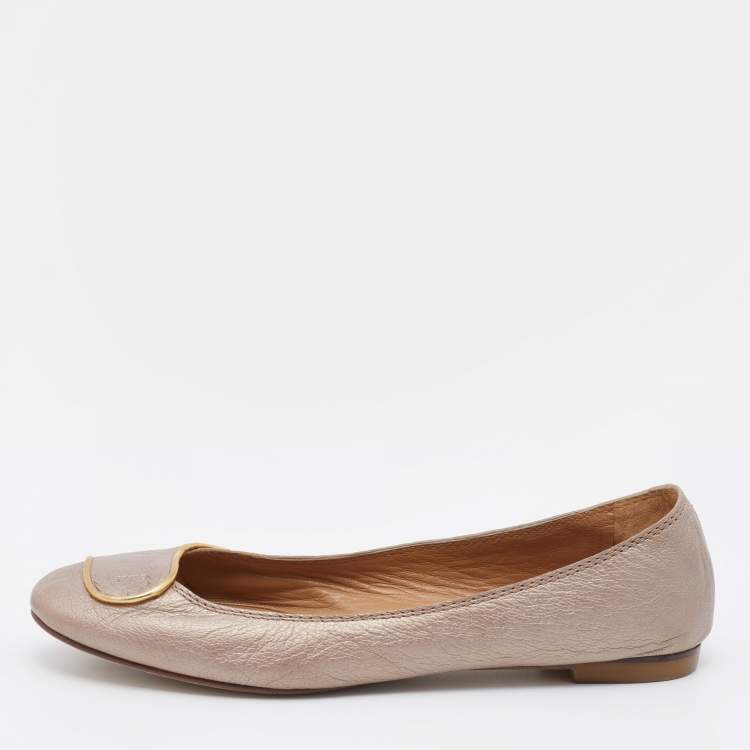 مملوكة مسبقًا Chloe Metallic Beige Leather Ballet Flats Size 39