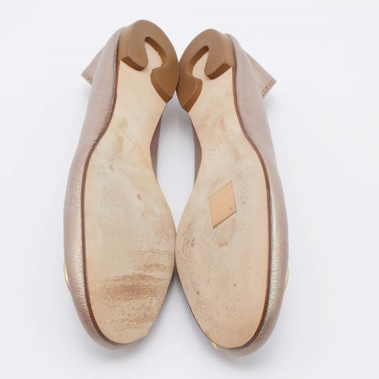 مملوكة مسبقًا Chloe Metallic Beige Leather Ballet Flats Size 39