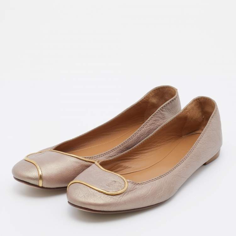 مملوكة مسبقًا Chloe Metallic Beige Leather Ballet Flats Size 39
