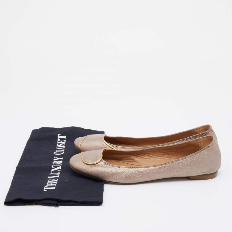 مملوكة مسبقًا Chloe Metallic Beige Leather Ballet Flats Size 39