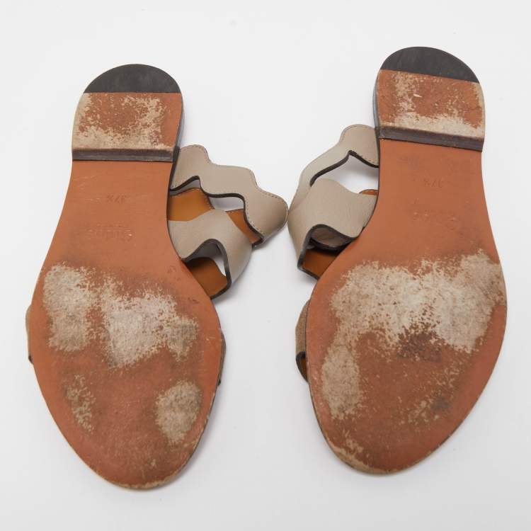 مملوكة مسبقًا Chloe Grey  Leather and Suede Lauren Wavy Three Strap Flat Slides Size 37.5