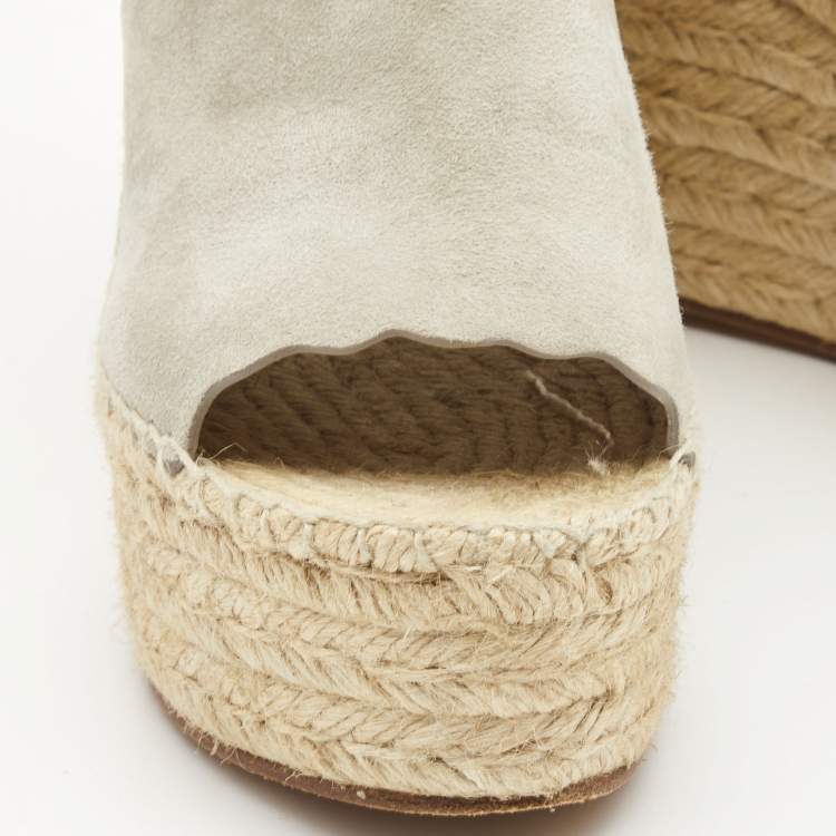 مملوكة مسبقًا Chloe Grey Suede Scalloped Trim Lauren Ankle Wrap Espadrille Platform Wedge Sandals Size 39
