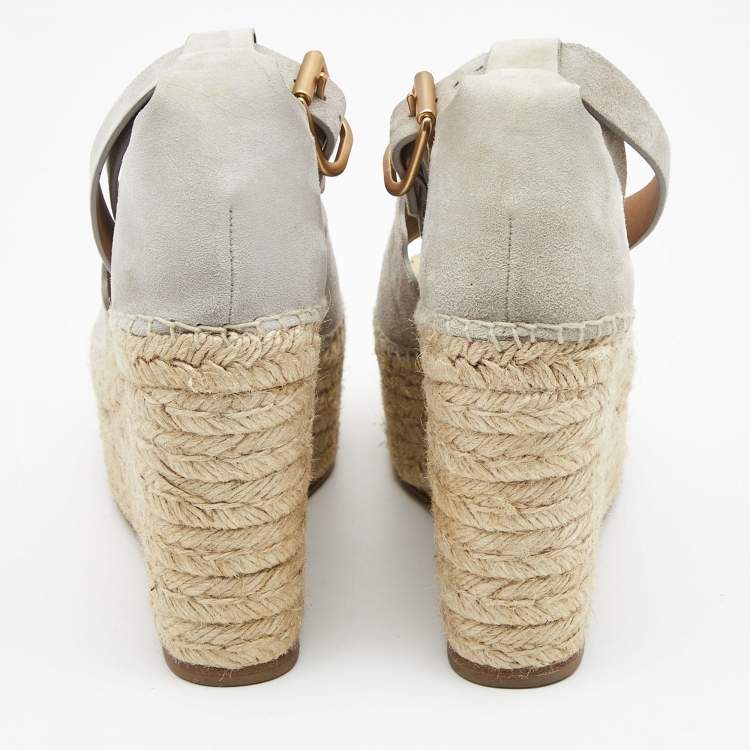 مملوكة مسبقًا Chloe Grey Suede Scalloped Trim Lauren Ankle Wrap Espadrille Platform Wedge Sandals Size 39