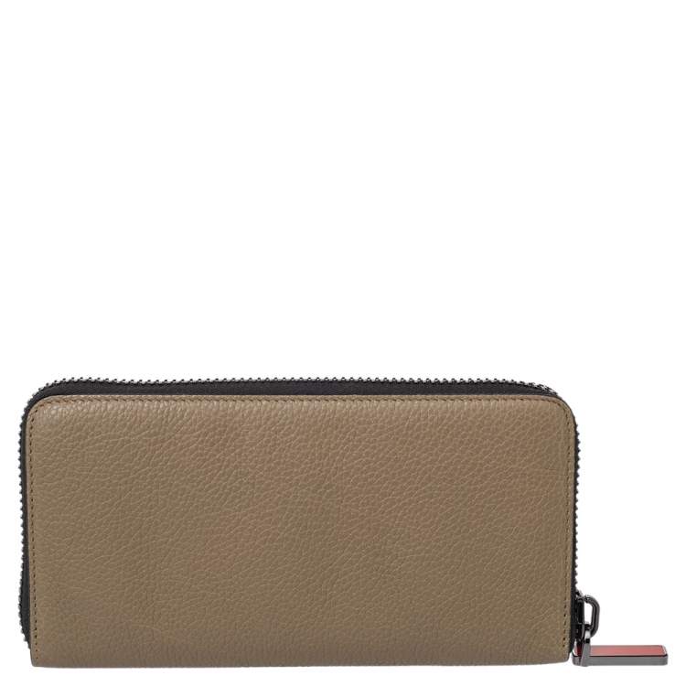 مملوكة مسبقًا Christian Louboutin Olive Green Leather Panettone Zip Around Wallet