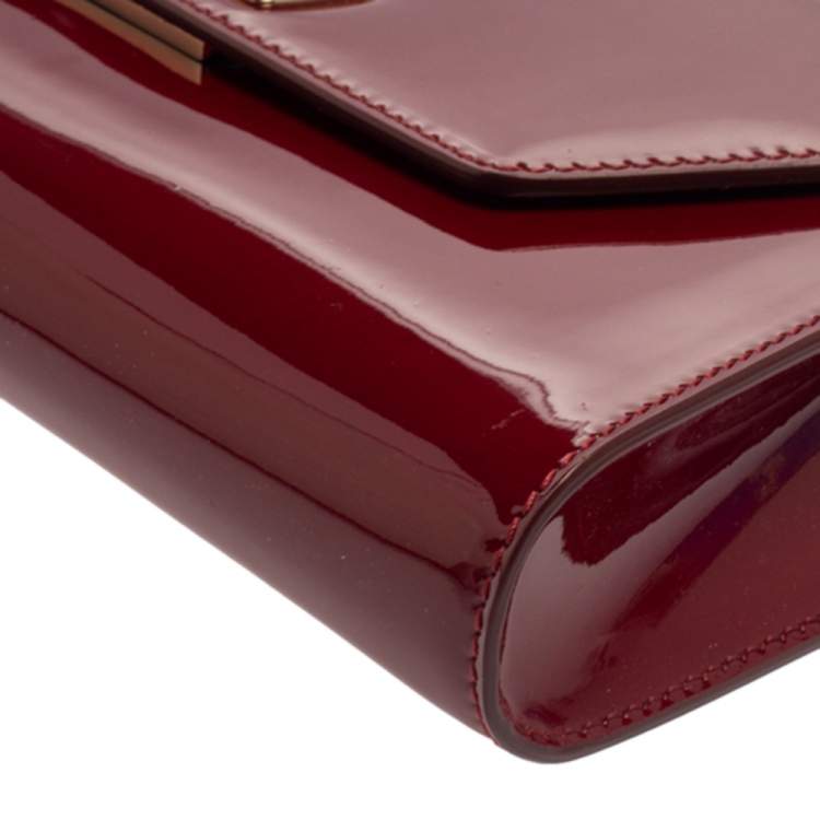 مملوكة مسبقًا Christian Louboutin Red Patent Leather Vero Dodat Chain Clutch