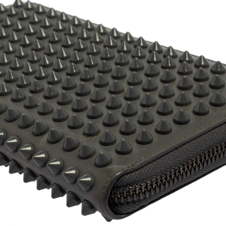 Pre Owned Christian Louboutin Grey Leather Spikes Panettone Zip Around Wallet