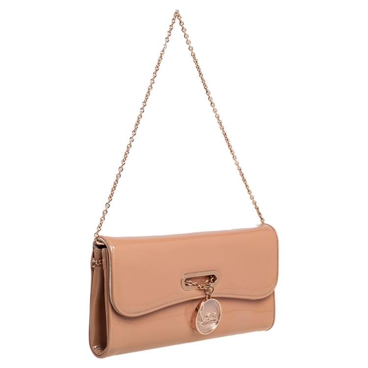 مملوكة مسبقًا Christian Louboutin Beige Patent Leather Riviera Chain Clutch