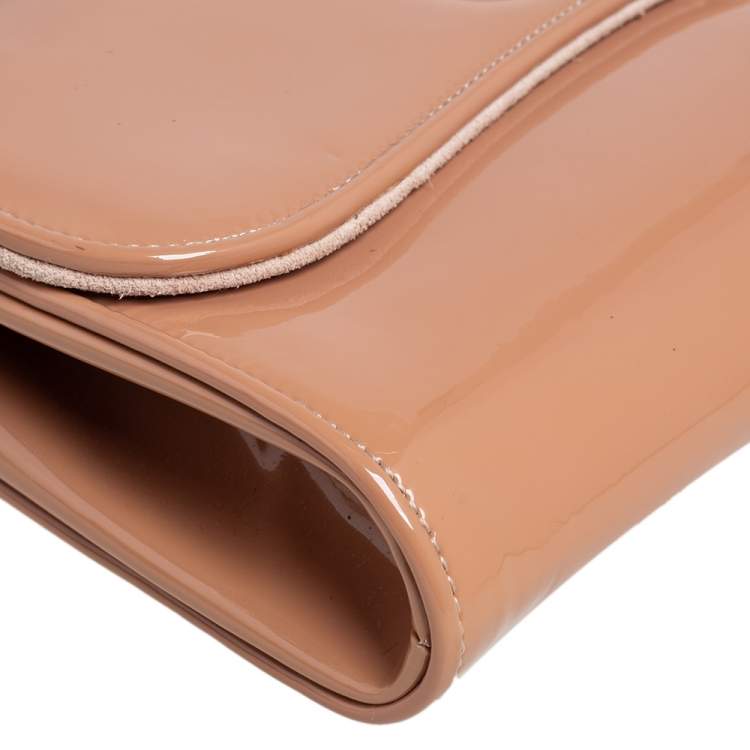 مملوكة مسبقًا Christian Louboutin Beige Patent Leather Riviera Chain Clutch