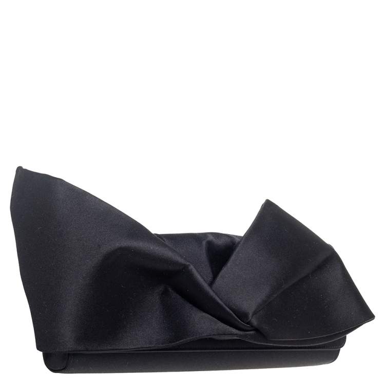 مملوكة مسبقًا Christian Louboutin Black Satin Loubibow Clutch