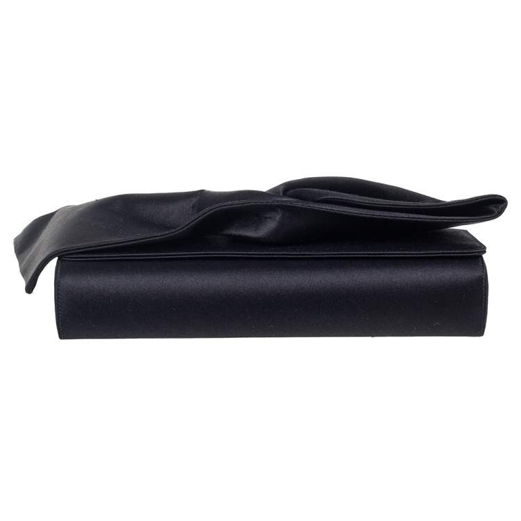 مملوكة مسبقًا Christian Louboutin Black Satin Loubibow Clutch