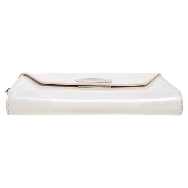 Pre Owned Christian Louboutin Pearl Holographic Patent Leather Vero Dodat Chain Clutch
