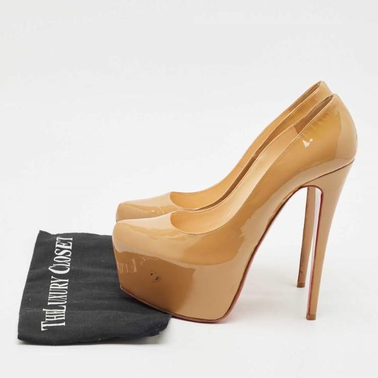 Pre Owned Christian Louboutin Beige Patent Leather Daffodile Pumps Size 40