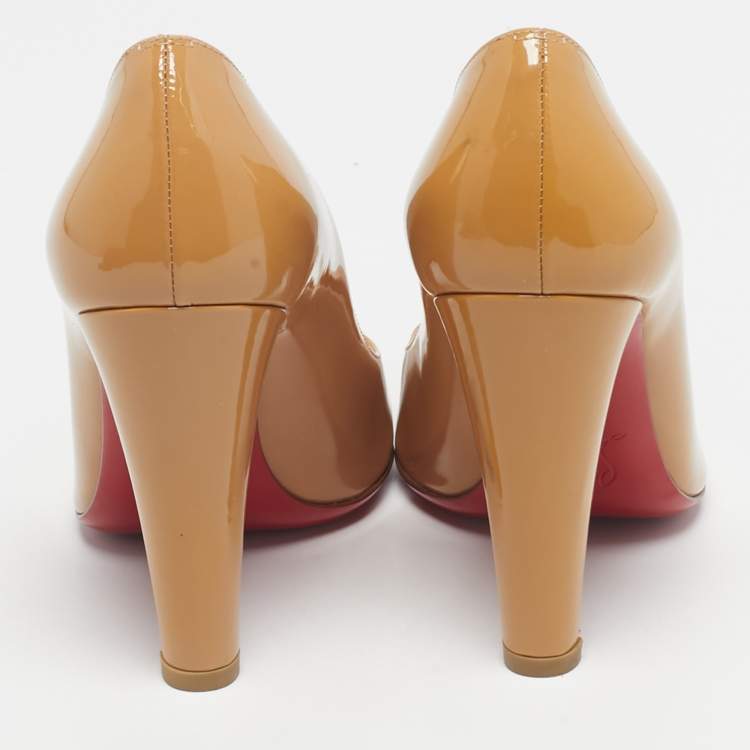 Pre Owned Christian Louboutin Beige Patent Leather Simple Pumps Size 36.5