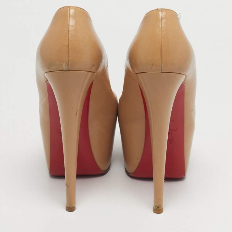 Pre Owned Christian Louboutin Daffodile Size 37.5 Beige Leather Platform Pumps